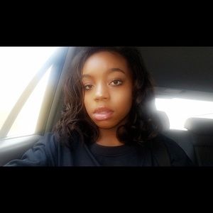 Meet your Posher, Alicia